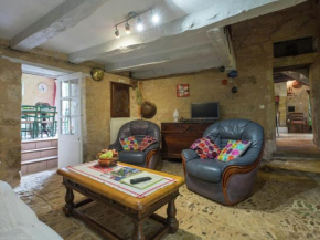 Отель Chic Holiday Home in Aquitaine with Swimming Pool  Нантьа
